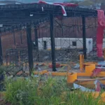Cerca de la 1:48 de la madrugada del sábado 8 de agosto fue reportada una explosión en el nuevo peaje de Mondomo, también conocido como peaje Cachimbal, ubicado en la vereda Cachimbal, jurisdicción de Santander de Quilichao, sobre la Ruta 2504. La estructura se encontraba en la fase final de construcción y sufrió graves daños por la activación de explosivos - Foto: Redes Sociales