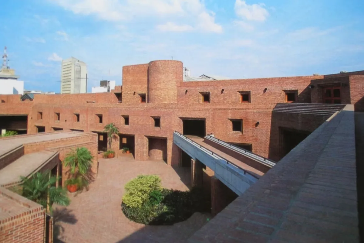 La controversia adquirió mayor dimensión durante los preparativos de la posesión. La presencia del equipo presidencial en el Centro Cultural fue señalada como uno de los factores que afectaron actividades culturales programadas en Cali, en un contexto en el que además el Festival Petronio Álvarez terminó aplazado por la emergencia nacional - Foto: Fundación Rogelio Salmona