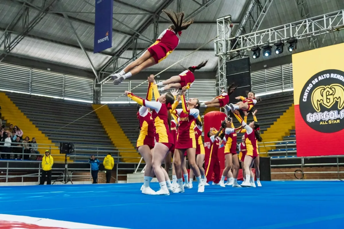 La entidad resaltó que el porrismo ha experimentado un crecimiento sostenido en Bogotá gracias al trabajo conjunto entre clubes, entrenadores, instituciones educativas y familias, lo que ha permitido consolidar procesos de formación deportiva desde edades tempranas - Foto: IDRD