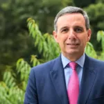 El propio ministro ha anunciado que el ajuste deberá ser concretado mediante las decisiones fiscales correspondientes. El Gobierno, además, prepara una Ley de Ajuste Fiscal equivalente a unos $47 billones, alrededor de 2,2 puntos del PIB, con la intención de contener el déficit y el crecimiento de la deuda - Foto: Universidad del Rosario