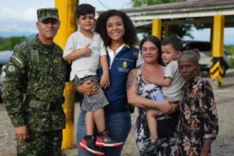 Chocó continúa entre los departamentos que generan mayor preocupación. Las afectaciones en comunidades del litoral y las dificultades de comunicación han complicado la evaluación de daños y la llegada de asistencia, especialmente en zonas rurales y apartadas. La gobernadora reportó que la última familia desaparecida ya fue hallada, dando un parte positivo en medio de la contrarreloj de las operaciones de rescate - Foto: Gobernación de Chocó