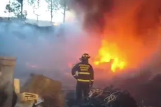 Los incendios registrados en Nilo, Soacha y Sibaté continúan activos y son atendidos por los equipos operativos del departamento. En estos municipios participan los cuerpos de bomberos, la Defensa Civil, el Ejército Nacional, Empresas Públicas de Cundinamarca y otras entidades que hacen parte del sistema de gestión del riesgo - Foto: Defensa Civil