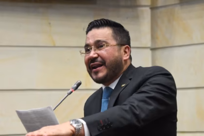 Varias fuentes señalan que Laverde no es el aspirante más cercano al presidente De la Espriella, aunque sí recibió el respaldo político del ministro del Interior, Rodrigo Lara - Foto: Senado