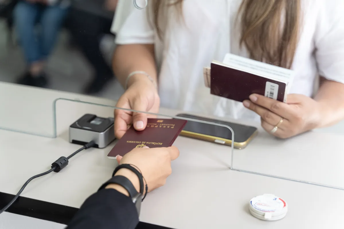 La Cancillería recordó que el nuevo modelo hace parte de una política pública orientada a fortalecer las capacidades del Estado para producir y personalizar los documentos de viaje mediante un esquema de cooperación internacional basado en la transferencia de conocimiento, el fortalecimiento técnico y la incorporación gradual de infraestructura especializada - Foto: Cancillería