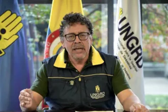 El director de la UNGRD, Javier Pava, explicó que la declaratoria de alerta naranja implica que las autoridades del nivel local, departamental y nacional permanezcan en estado de alerta y suministren información oportuna a las comunidades ubicadas en las zonas cercanas al volcán - Foto: UNGRD
