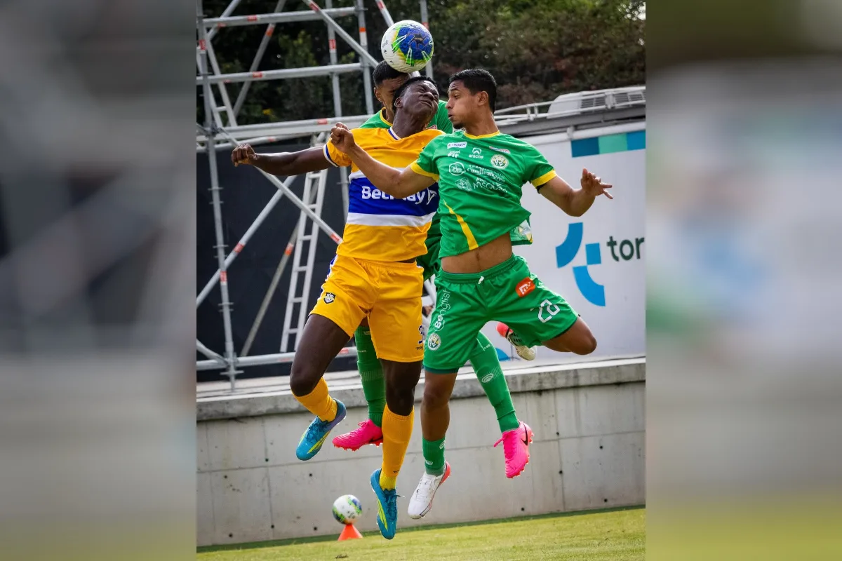 El equipo de Mosquera volvió a tomar distancia a los 89 minutos, cuando José Fernández marcó el tercer gol y sentenció el 3-1. La celebración tuvo un último episodio con la expulsión de Onel Acosta en el minuto 90, luego de haber sido una de las figuras ofensivas del encuentro - Foto: Real Cundinamarca