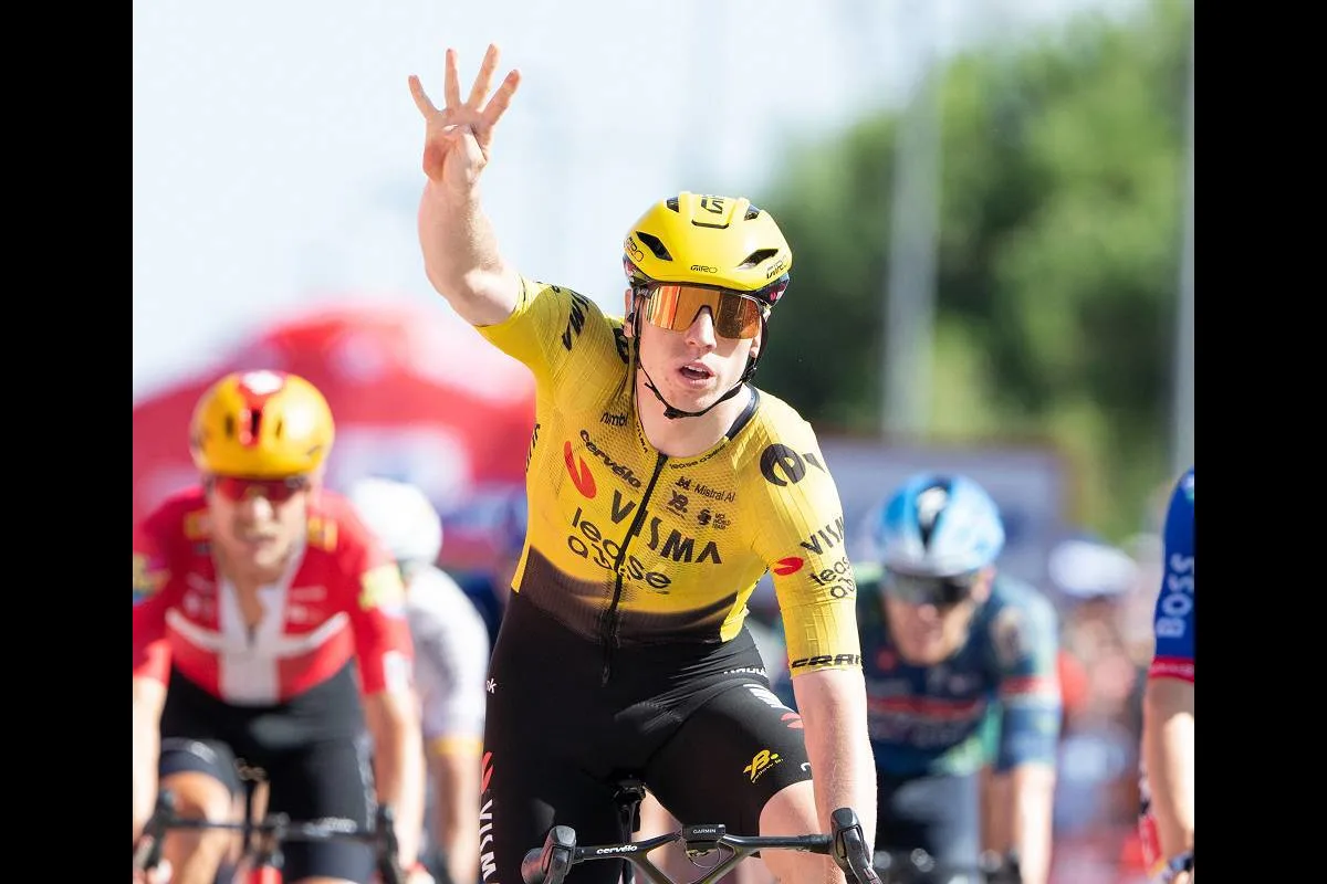 La victoria significó la cuarta de Brennan en esta edición de La Vuelta, después de sus triunfos en Manosque, Roquetes y Lorca. El británico se convirtió además en el primer corredor en ganar cuatro etapas en una Gran Vuelta durante su debut desde Fernando Gaviria en el Giro de Italia de 2017 - Foto: Vuelta a España
