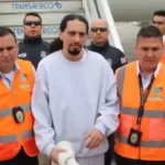 La retractación incluye otros señalamientos formulados meses atrás. Murcia negó ahora que De la Espriella hubiera recibido dinero incautado a DMG o que hubiera intervenido para perjudicar a sus abogados. También se apartó de versiones relacionadas con supuestos favores gubernamentales a la familia del entonces abogado - Foto: Migración Colombia