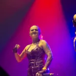 La poderosa voz de Roxana Restrepo hizo mover al público y sus letras volvieron a poner melancólicos a algunos y eufóricos a otros. Así se bajaba el telón - Foto: Ronald Cano