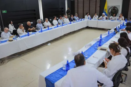 El nuevo Gobierno, sin embargo, no ha presentado el anuncio como la ejecución inmediata de aquel proyecto ferroviario. De La Espriella ordenó evaluar nuevamente la viabilidad del corredor y amplió las opciones al plantear tanto un canal navegable como una conexión ferroviaria entre Urabá y el Pacífico chocoano - Foto: Presidencia
