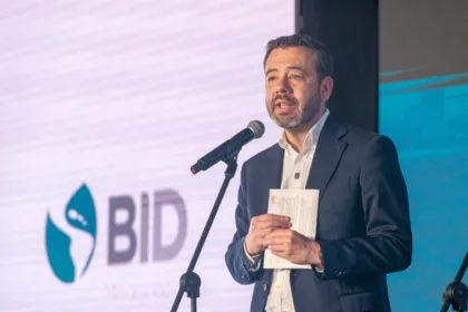 La operación fue anunciada por el alcalde Carlos Fernando Galán y hace parte del programa piloto BID para Ciudades y Regiones, diseñado para facilitar el acceso directo de gobiernos subnacionales a financiación de la banca multilateral. Bogotá es la segunda ciudad beneficiaria de este esquema, después de Cartagena - Foto: Alcaldía de Bogotá