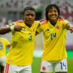 Fernanda Viáfara fue la encargada de ejecutar el lanzamiento. La colombiana envió el balón hacia el poste izquierdo de la arquera costarricense, que se lanzó hacia el lado contrario, para establecer el 1-1 - Foto: FCF