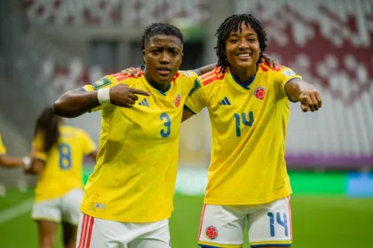 Fernanda Viáfara fue la encargada de ejecutar el lanzamiento. La colombiana envió el balón hacia el poste izquierdo de la arquera costarricense, que se lanzó hacia el lado contrario, para establecer el 1-1 - Foto: FCF