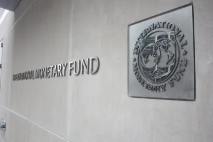 Sin embargo, la experiencia histórica muestra que, cuando un país necesita apoyo del FMI en medio de una crisis fiscal o externa, el ajuste de las cuentas públicas suele convertirse en una parte central del programa. En distintos países eso ha implicado reformas de subsidios, control de salarios públicos, cambios en pensiones, focalización de transferencias y modificaciones del mercado laboral - Foto: Bruno Sanchez-Andrade Nuño