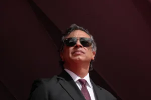 Petro cuestionó la interpretación de Avianca. El expresidente sostuvo que una empresa colombiana no podía utilizar las sanciones estadounidenses para impedirle viajar y planteó que la aplicación de esas restricciones por parte de la aerolínea podría ser ilegal - Foto: Andrea Puentes/Presidencia