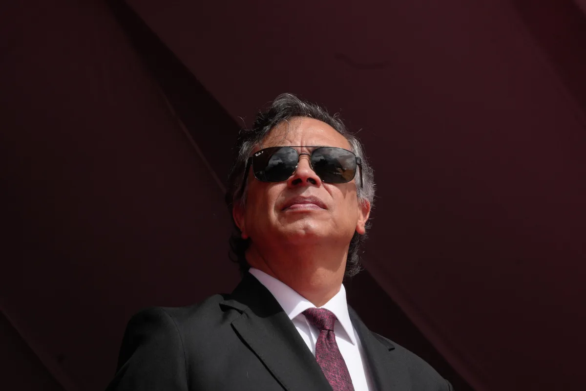 Petro cuestionó la interpretación de Avianca. El expresidente sostuvo que una empresa colombiana no podía utilizar las sanciones estadounidenses para impedirle viajar y planteó que la aplicación de esas restricciones por parte de la aerolínea podría ser ilegal - Foto: Andrea Puentes/Presidencia