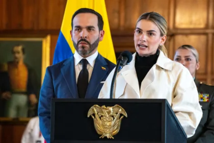 El proceso está relacionado con la Fundación Colombia Luz y Sonrisas, cuya representante legal es la primera dama Ana Lucía Pineda. La organización fue presentada como uno de los canales para recibir aportes de la campaña Colombia Un Solo Corazón, promovida después del sismo que afectó al país - Foto: Presidencia