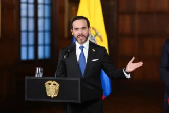Uno de los cambios más visibles está precisamente en los pasivos. En la nueva versión aparecen ocho obligaciones financieras que, en conjunto, ascienden a $6.073 millones. La segunda declaración registraba un nivel de endeudamiento inferior - Foto: Presidencia