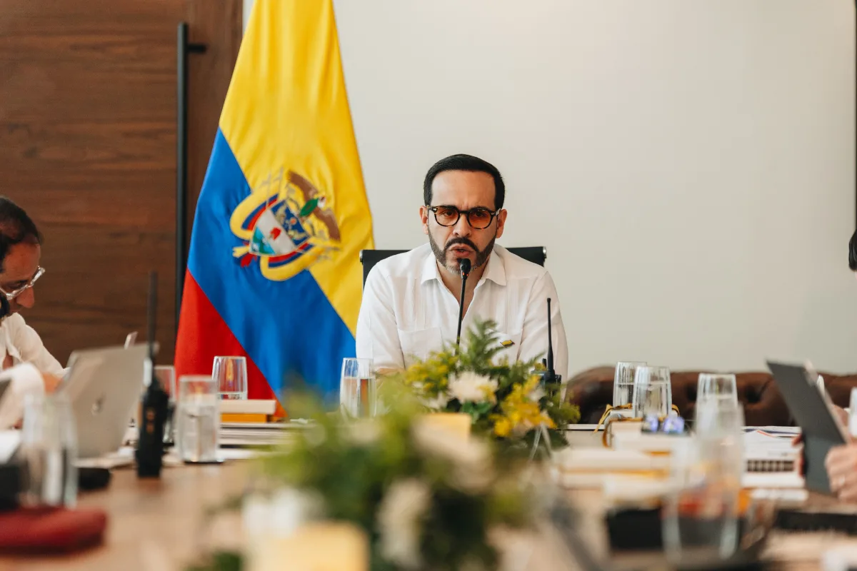 También habría que establecer si esas actividades exigían la presencia física del presidente. Esa distinción resulta fundamental porque la discusión no consiste simplemente en determinar si De la Espriella tenía derecho a desplazarse, sino en conocer qué criterio se utilizó para decidir que debía hacerlo físicamente - Foto: Presidencia