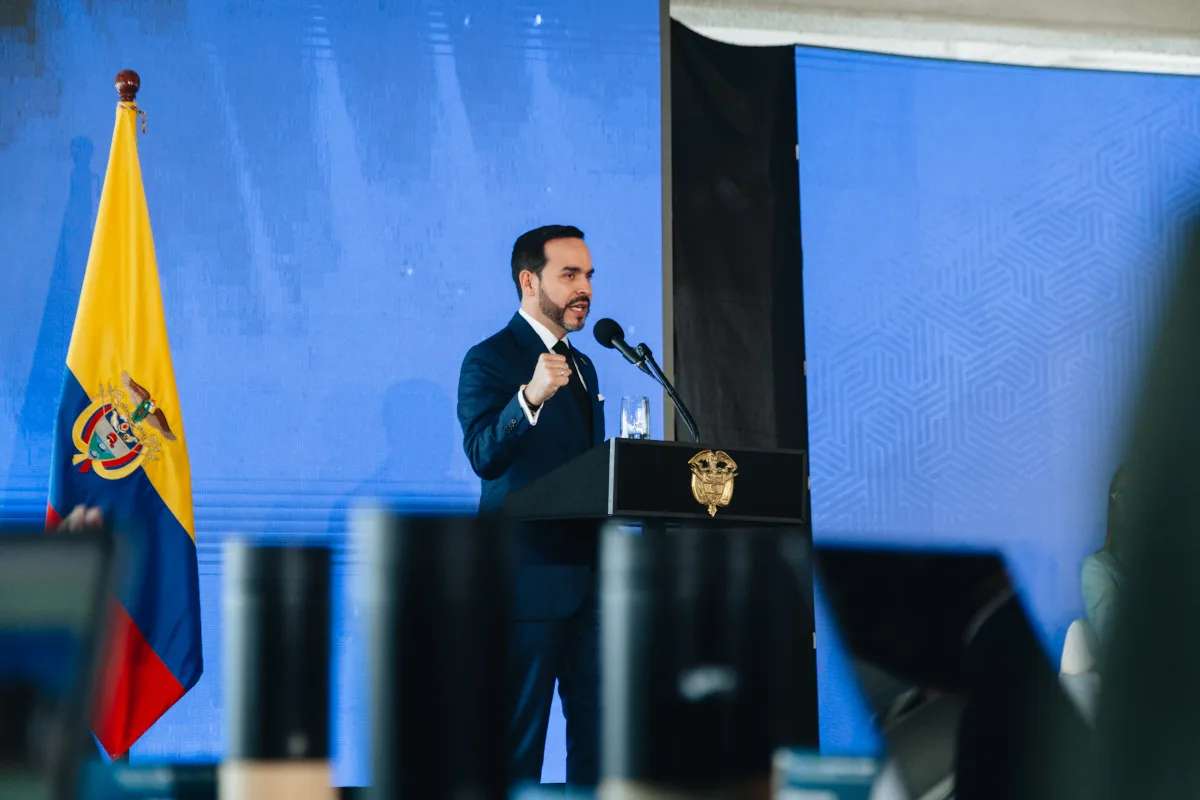 “Colombia necesita una diplomacia que sea moderna, eficiente y al servicio de los intereses nacionales, no de la politiquería y de la burocracia”, sostuvo De la Espriella al justificar los cambios. El Gobierno argumenta que Colombia no puede mantener estructuras costosas que, a su juicio, no producen resultados suficientes para el país - Foto: Presidencia