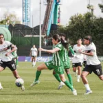 Las antioqueñas tomaron la ventaja apenas comenzó el segundo tiempo. Karen Vidal anotó al minuto 47 para poner el 2-1 y Manuela González sentenció el partido al 87 con el tercer gol de Atlético Nacional. Internacional de Bogotá terminó además con diez jugadoras tras la expulsión de Verónica Arcila al minuto 66. Dejando el encuentro 3 - 1 - Foto: Atlético Nacional Femenino