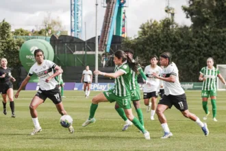 Las antioqueñas tomaron la ventaja apenas comenzó el segundo tiempo. Karen Vidal anotó al minuto 47 para poner el 2-1 y Manuela González sentenció el partido al 87 con el tercer gol de Atlético Nacional. Internacional de Bogotá terminó además con diez jugadoras tras la expulsión de Verónica Arcila al minuto 66. Dejando el encuentro 3 - 1 - Foto: Atlético Nacional Femenino