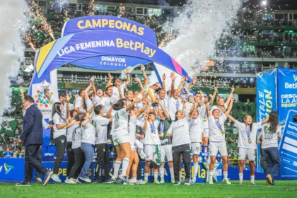 Con el resultado, Deportivo Cali levantó por tercera temporada consecutiva el título de la Liga Femenina. Ahora, tanto las azucareras como Santa Fe tendrán como próximo desafío la Copa Libertadores Femenina en Ecuador - Foto: Deportivo Cali Femenino