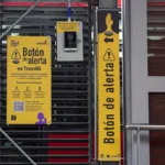 El Botón de Alerta es un dispositivo físico, visible y de fácil acceso que permite reportar una situación de emergencia dentro del Sistema. Al ser activado, establece una comunicación directa con el Centro de Control Integrado - Foto: Transmilenio