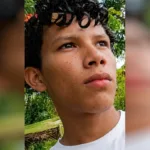 Franklin Quintero, hermano de Ricardo, aseguró que la familia se dedica a la agricultura y que el joven realizaba trabajos del campo. Según su versión, Ricardo estaba trabajando cerca de la zona y recogiendo animales cuando se produjo el operativo. Esa explicación deberá ser contrastada con las evidencias recogidas por las autoridades - Foto: Redes Sociales
