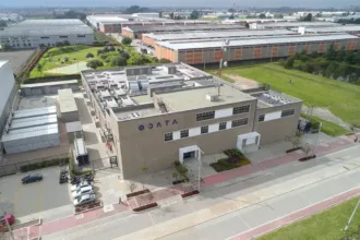 El centro de datos se desarrolla en la Zona Franca Metropolitana de Tenjo y ODATA lo presenta como el mayor data center que se construye actualmente en Colombia. La empresa anunció que las primeras fases del proyecto estarían terminadas durante 2026, junto con otro campus de 24 MW que construye en Mosquera - Foto: Data Center de Odata en Cota/Data Center Map