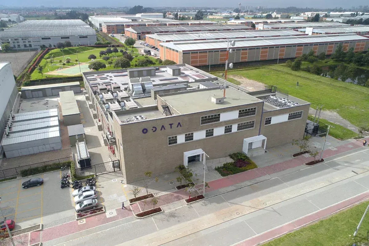 El centro de datos se desarrolla en la Zona Franca Metropolitana de Tenjo y ODATA lo presenta como el mayor data center que se construye actualmente en Colombia. La empresa anunció que las primeras fases del proyecto estarían terminadas durante 2026, junto con otro campus de 24 MW que construye en Mosquera - Foto: Data Center de Odata en Cota/Data Center Map