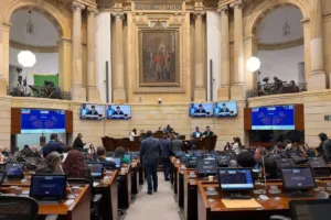 El Congreso tiene hasta el 20 de octubre para completar el trámite. Si el proyecto no queda aprobado dentro del plazo constitucional, el Gobierno puede expedir el presupuesto mediante decreto, de acuerdo con las reglas que regulan esta discusión anual - Foto: Senado