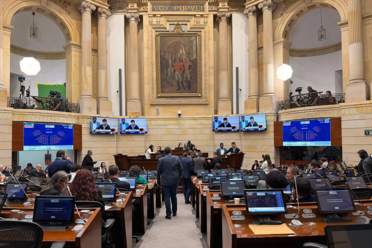 El Congreso tiene hasta el 20 de octubre para completar el trámite. Si el proyecto no queda aprobado dentro del plazo constitucional, el Gobierno puede expedir el presupuesto mediante decreto, de acuerdo con las reglas que regulan esta discusión anual - Foto: Senado