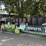 MOVIR no es una institución estatal ni un organismo judicial, sus cifras y denuncias son posiciones de una organización de víctimas; por lo cual su trabajo se ha convertido en uno de los principales canales de acompañamiento para familias que buscan información, abogados o la liberación de personas que consideran inocentes - Foto: X/@MOVIRSV