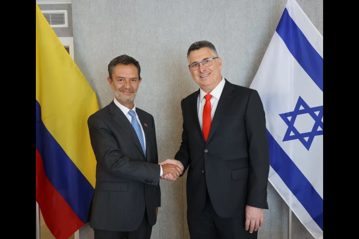 El contraste con Israel no significa afirmar que ambos Estados tengan conductas idénticas. En varios de los puntos existen diferencias jurídicas importantes. Pero sí permite examinar si Colombia está aplicando un estándar general para evaluar amenazas a la seguridad, derechos humanos, acciones militares extraterritoriales y transparencia internacional, o si el criterio cambia dependiendo del país involucrado - Foto: X/ @gidonsaar