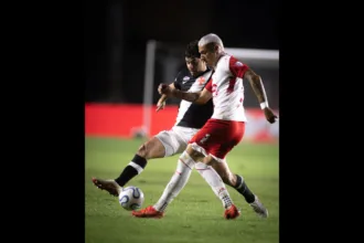 La eliminación cerró la participación internacional de Santa Fe en 2026. El equipo cardenal había alcanzado los cuartos de final después de eliminar a River Plate en una definición por penaltis en el estadio Monumental, pero no pudo superar a Vasco da Gama en la siguiente ronda - Foto: Vasco da Gama