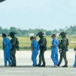 El grupo trasladado está compuesto por 17 colombianos y por Joseph Félix Badio, un antiguo funcionario del Ministerio de Justicia de Haití que había permanecido prófugo hasta su captura en 2023. Los 18 deberán responder ante la justicia estadounidense por su presunta participación en la trama que terminó con la muerte de Moïse - Foto: Redes Sociales
