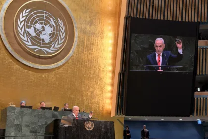 Netanyahu respondió directamente a la salida de los representantes. Los calificó de “cobardes morales” y dijo que Israel también estaba defendiendo a varios de los países cuyos delegados acababan de abandonar el recinto - Foto: X/@netanyahu