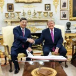 La jornada estuvo acompañada de una ceremonia oficial con honores militares, recepción en la Casa Blanca y una cena de Estado. La dimensión protocolaria buscó mostrar estabilidad en la relación, pese a que permanecen abiertos varios de los asuntos que han enfrentado a Washington y Pekín - Foto: The White House