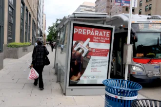 Una de las explicaciones señaladas por la agencia es la expansión de la naloxona. Este medicamento puede revertir una sobredosis causada por opioides, incluido el fentanilo, si se administra a tiempo. Su disponibilidad fuera de los servicios médicos ha permitido que familiares, amigos, trabajadores comunitarios y otras personas puedan intervenir ante una emergencia - Foto: Archivo/Ronald Cano
