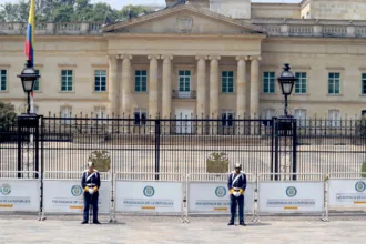 La Presidencia también pidió revisar los planes de medios y las pautas publicitarias vigentes de los ministerios. Las entidades deberán entregar información sobre esas campañas y, según el reporte, detenerlas mientras son revisadas. La instrucción se acompaña de un llamado a mantener pautas de austeridad y evitar gastos considerados excesivos - Foto: Archivo/Ronald Cano