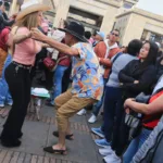 Será hasta 2024 en que de nuevo el grito de «¡arpa, arpa!» vuelva a escucharse en la plaza, mientras las manos ondean los sombreros - Foto: Ronald Cano