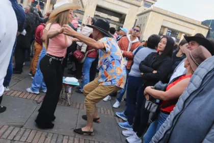 Será hasta 2024 en que de nuevo el grito de «¡arpa, arpa!» vuelva a escucharse en la plaza, mientras las manos ondean los sombreros - Foto: Ronald Cano