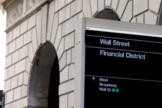 La reacción no se quedó en las previsiones. Los rendimientos de los bonos colombianos a 10 años aumentaron más de 30 puntos básicos, mientras el peso colombiano llegó a depreciarse hasta 2,1 %, según Bloomberg - Foto: Archivo/Ronald Cano