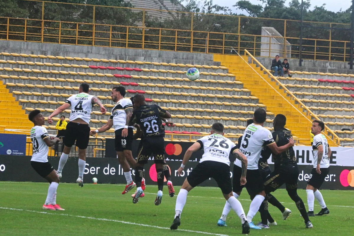 El sábado 12 de septiembre, Internacional de Bogotá se impuso 3-2 sobre Llaneros en el estadio Metropolitano de Techo. Larry Vásquez marcó en propia puerta al minuto 11 para poner en ventaja al conjunto bogotano; Diego Duarte amplió la diferencia al 15 y Néider Ospina descontó para Llaneros al 31. Fabricio Sanguinetti marcó el 3-1 al 40 y Yojan Garcés consiguió el quinto gol del partido al minuto 86 - Foto: Ronald Cano