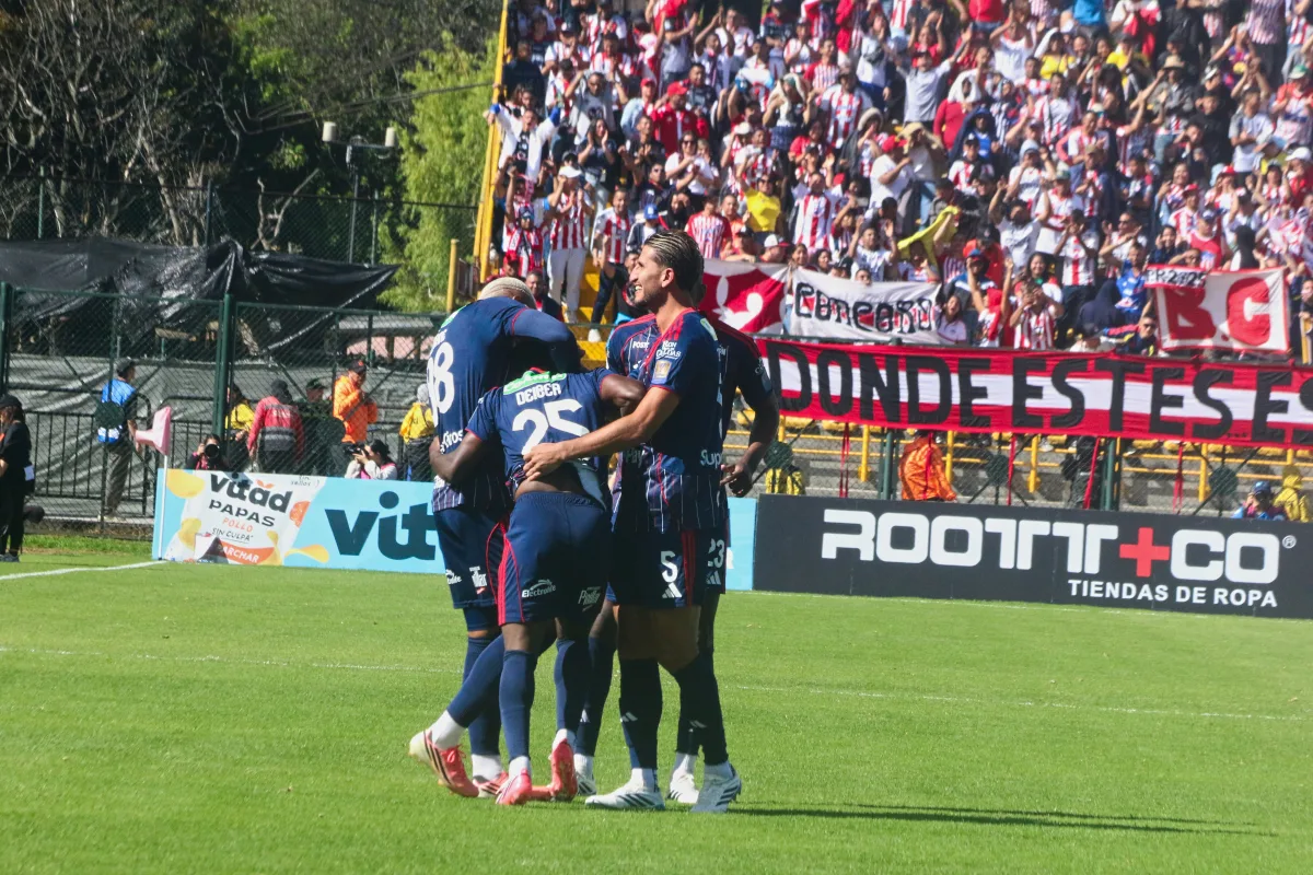La victoria tiene un significado particular para Junior: fue su primer triunfo en el torneo y también el primero desde que Sebastián Viera asumió como entrenador. El resultado llegó después de varias jornadas sin ganar y permitió al equipo tomar un respiro en medio de su difícil comienzo de campeonato - Foto: Ronald Cano
