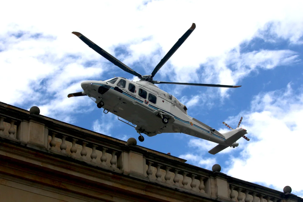 En conjunto, esos cuatro movimientos documentados entre el aeropuerto y la sede deportiva muestran por qué los vuelos cortos se convirtieron en el principal foco de la controversia. La pregunta no es simplemente cuánto cuesta operar un helicóptero, sino por qué se utilizó una aeronave militar para desplazamientos urbanos cuya duración registrada fue de entre cinco y diez minutos - Foto: Archivo/Ronald Cano