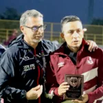 Sebastián Oliveros fue homenajeado por las directivas de su anterior equipo, Fortaleza FC; en el más reciente encuentro entre Tolima y el equipo capitalino - Foto: Ronald Cano