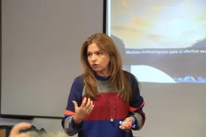 El recorrido profesional de Melba Rocío Pérez Tuta incluye empresas como XM, Isagén e Internexa, además de experiencia en infraestructura y transporte. La Universidad Externado también la identifica como socia fundadora de Presencia Legal y Regulatoria y como consultora del Banco Mundial en asuntos de energía e infraestructura - Foto: Universidad Externado