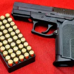 El propio Gobierno ha insistido en que la inmensa mayoría de los delitos con armas de fuego involucran armas ilegales. Ese argumento puede ser relevante, pero no responde por sí mismo qué ocurre cuando aumenta el número de armas disponibles legalmente entre la población - Foto: Augustas Didžgalvis